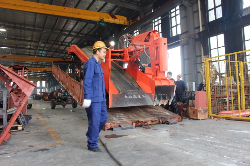 我們的車間主任說：誰偷工減料，誰就卷鋪蓋走人！