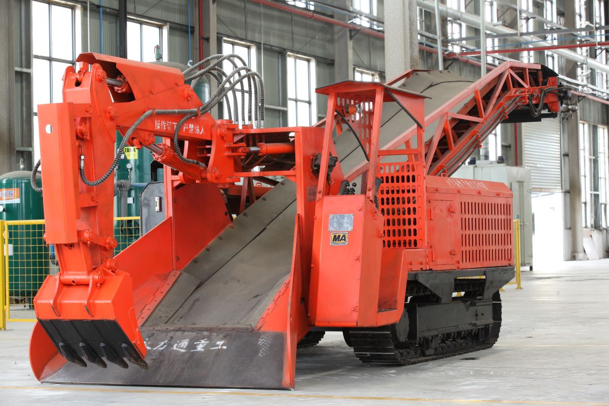 永力通皮帶式斜井扒渣機，適合遠距離輸送