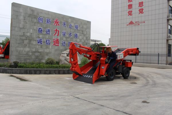 客戶來永力通提車，我們放鞭炮送行，因為這是責任的開始！